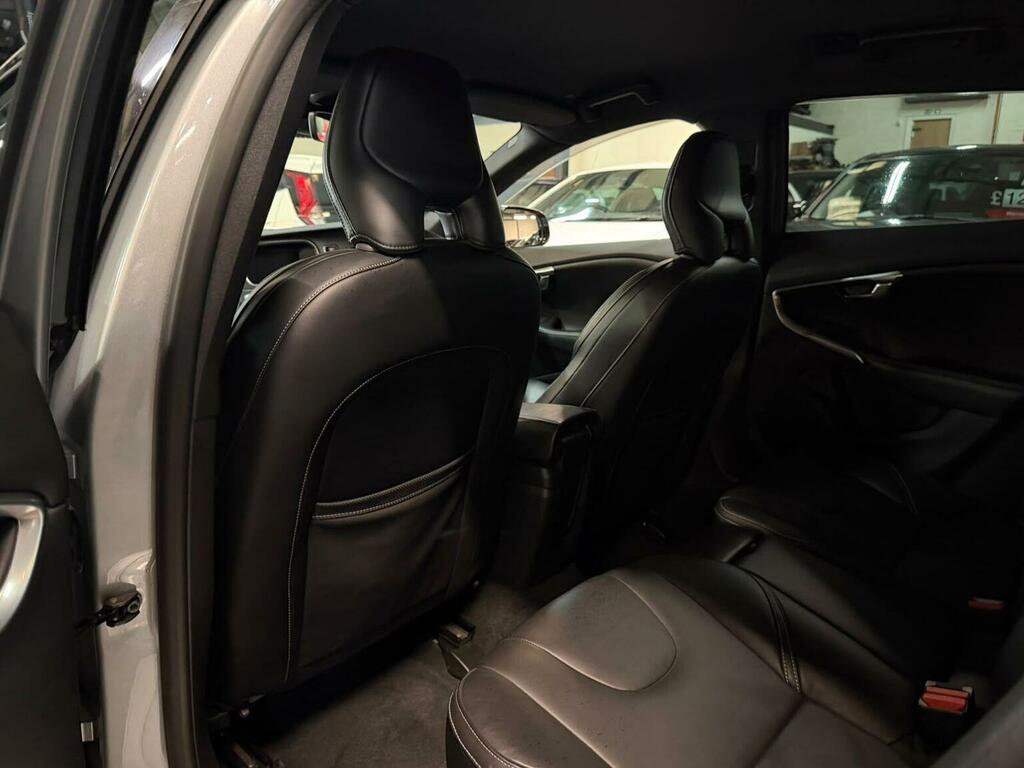 Volvo V40 1.6 V40 R-design D2 Red #24