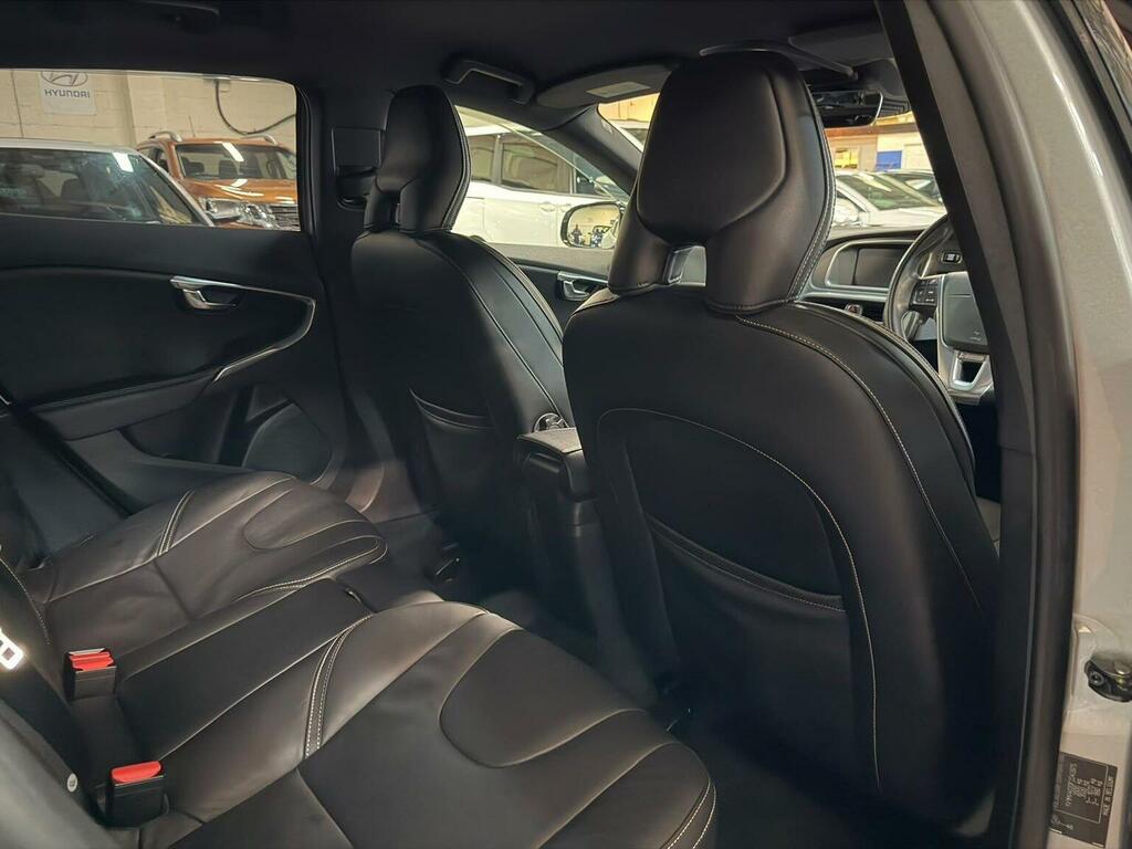 Volvo V40 1.6 V40 R-design D2 Red #23