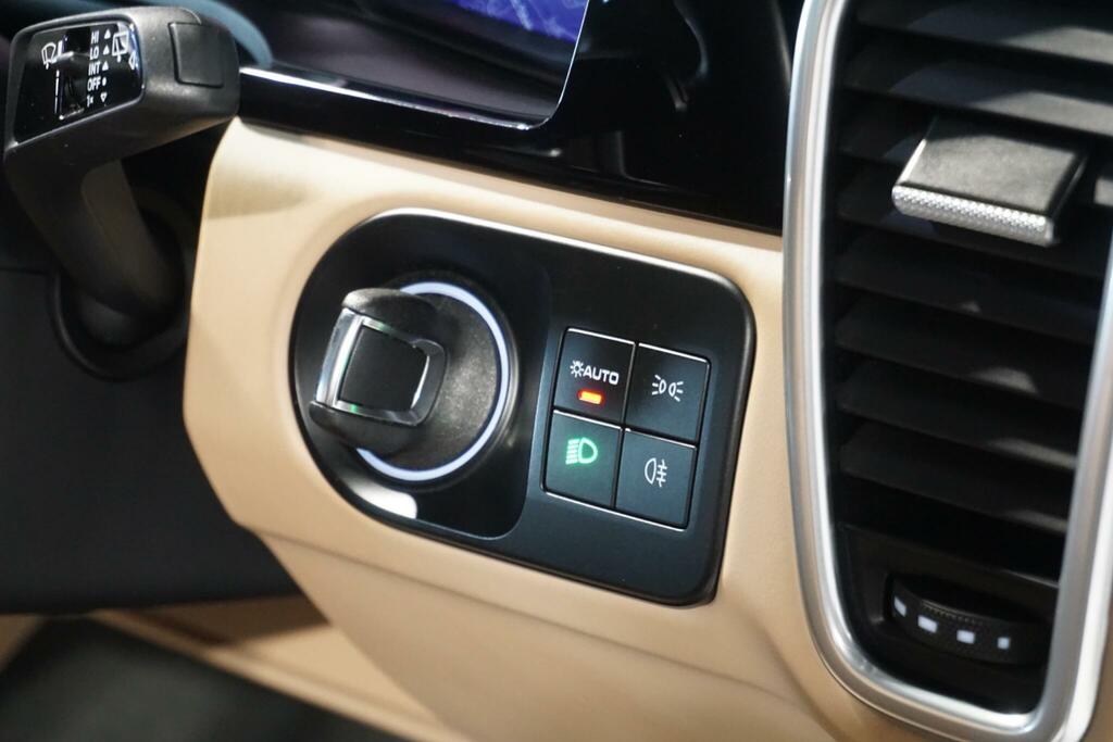 Porsche Cayenne Platinum Edition Tiptronic S Black #64