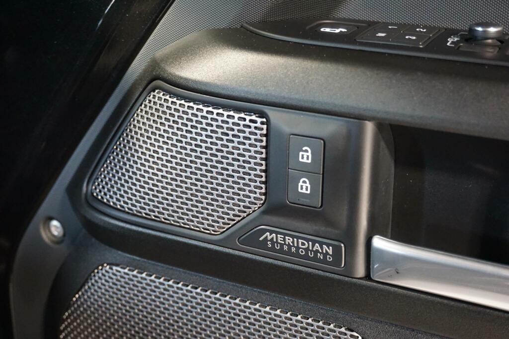 Land Rover Defender 110 X-dynamic S Grey #20