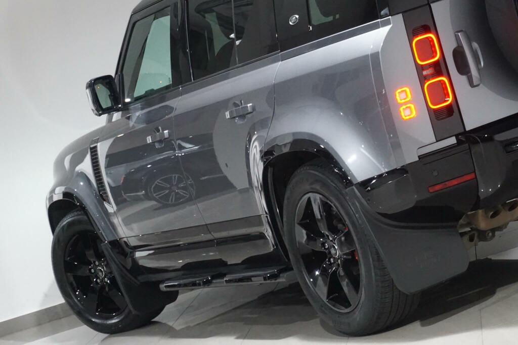 Land Rover Defender 110 X-dynamic Hse Black #40