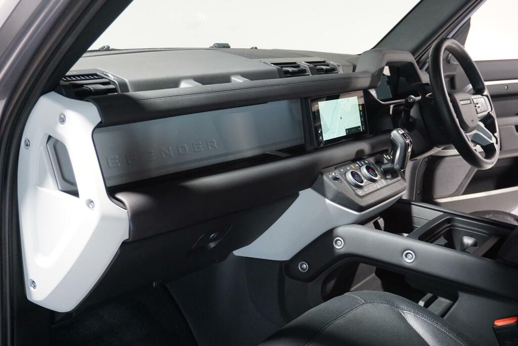 Land Rover Defender 110 X-dynamic Hse Black #51