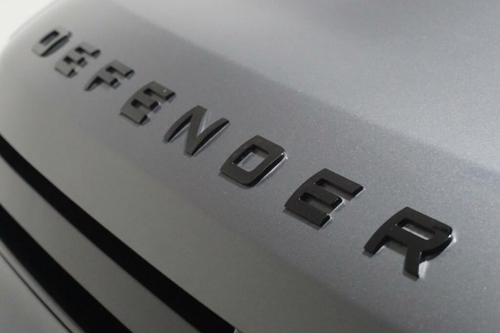Land Rover Defender 110 X-dynamic Hse Black #72
