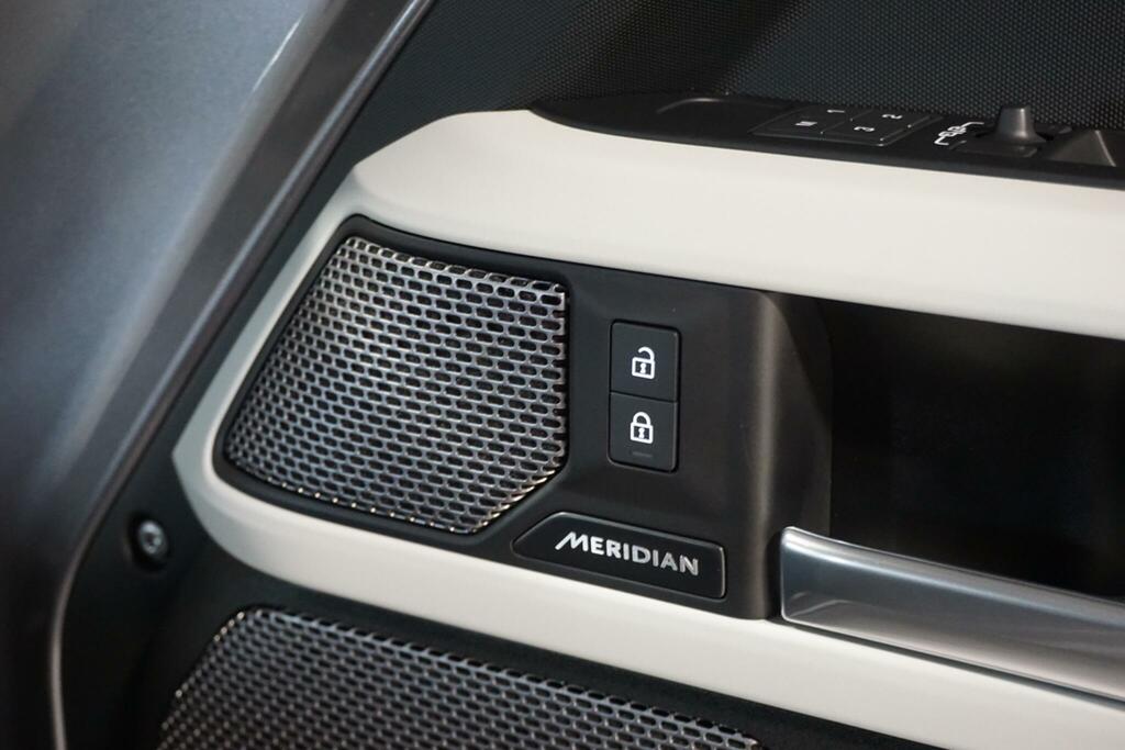 Land Rover Defender 110 X-dynamic Hse Black #17