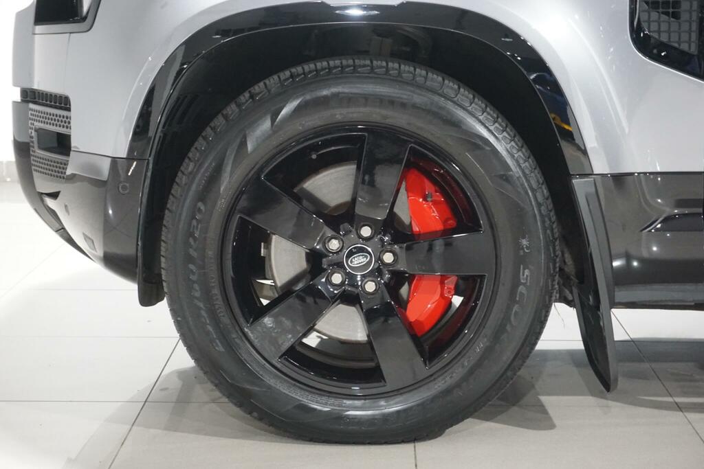 Land Rover Defender 110 X-dynamic Hse Black #70