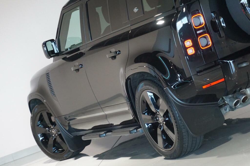 Land Rover Defender 110 First Edition Green #43