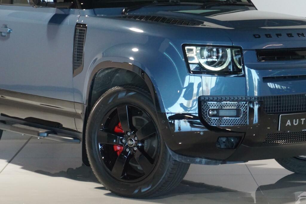 Land Rover Defender 90 X-dynamic Hse Black #40