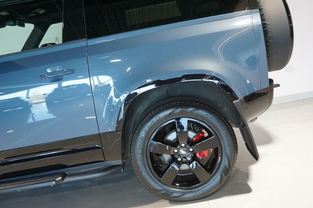 Land Rover Defender 90 X-dynamic Hse Black #43