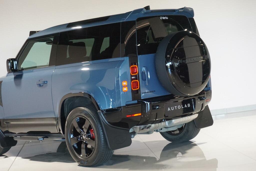 Land Rover Defender 90 X-dynamic Hse Black #36