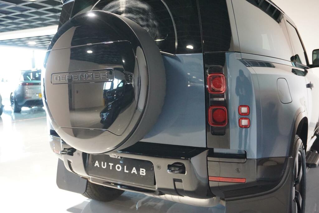Land Rover Defender 90 X-dynamic Hse Black #58