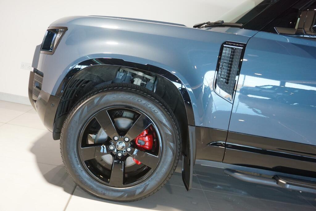 Land Rover Defender 90 X-dynamic Hse Black #42