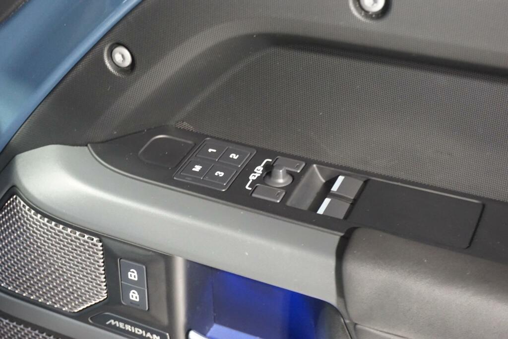 Land Rover Defender 90 X-dynamic Hse Black #56