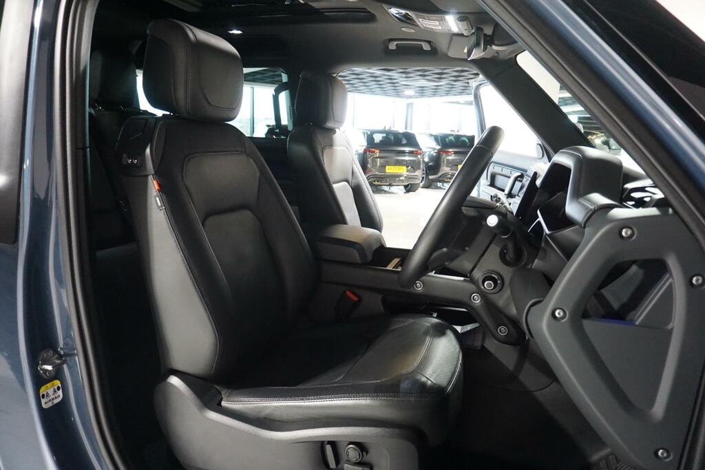 Land Rover Defender 90 X-dynamic Hse Black #8