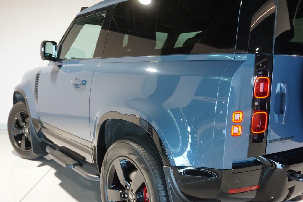 Land Rover Defender 90 X-dynamic Hse Black #45