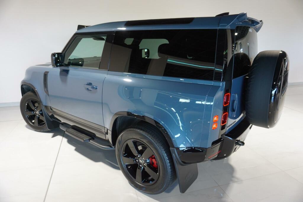Land Rover Defender 90 X-dynamic Hse Black #32