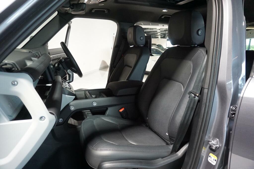 Land Rover Defender 110 3.0 D300 X-dynamic Hse White #50