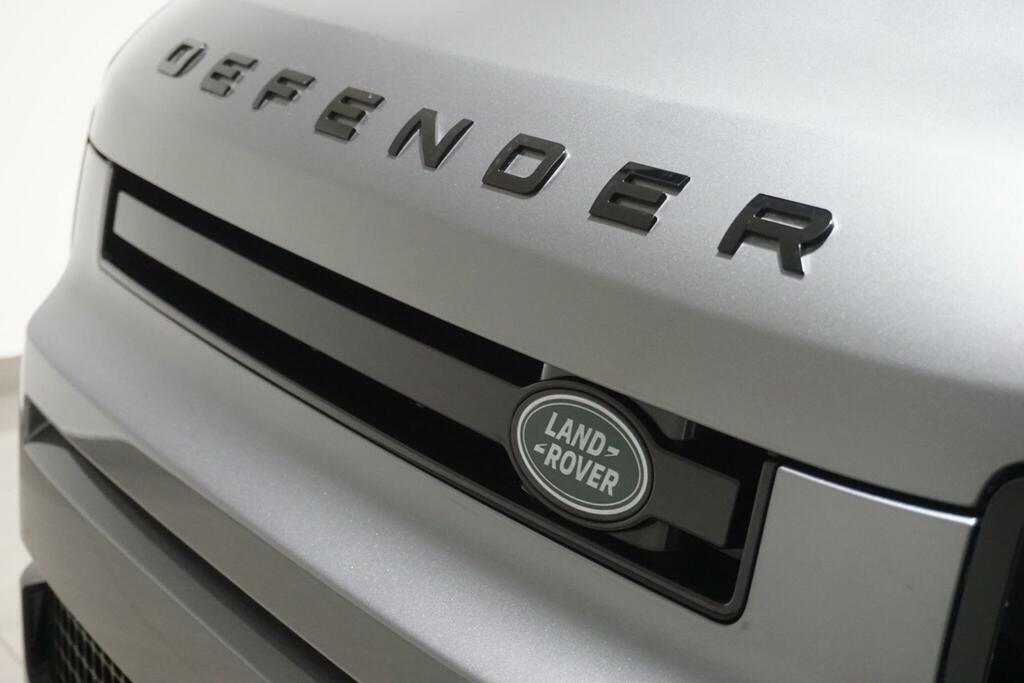 Land Rover Defender 110 3.0 D300 X-dynamic Hse White #71