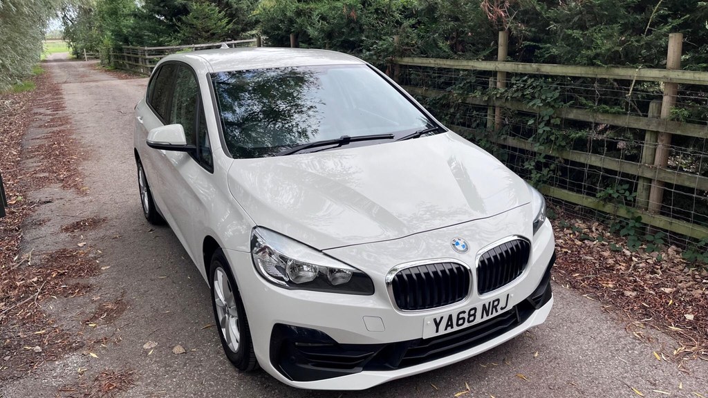 BMW 2 Series 220D Se White #2