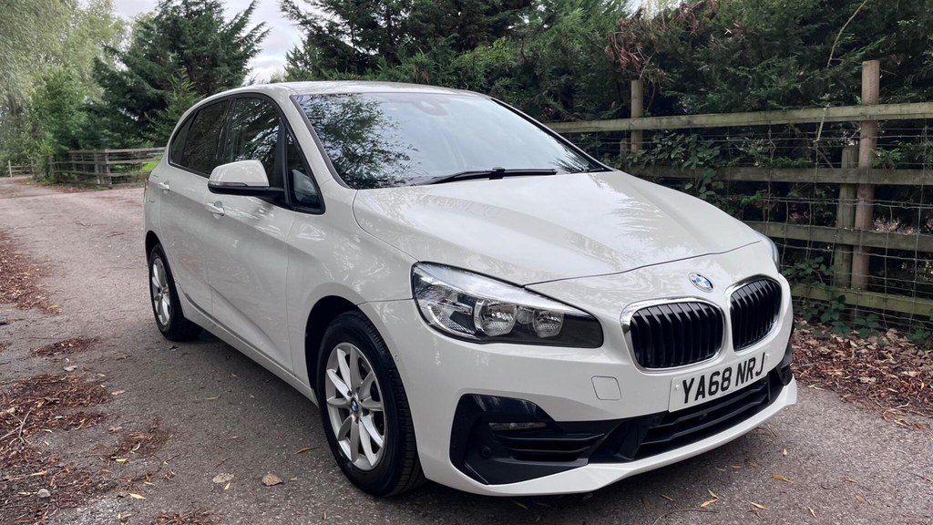 BMW 2 Series 220D Se White #3