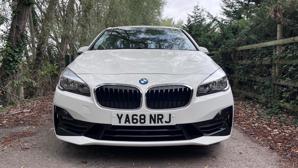 BMW 2 Series 220D Se White #6