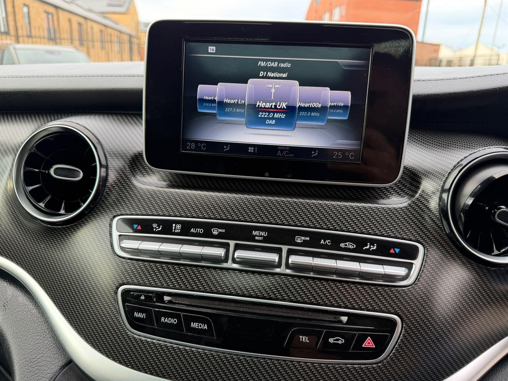 Mercedes-Benz V Class V 300 D Amg Black #40