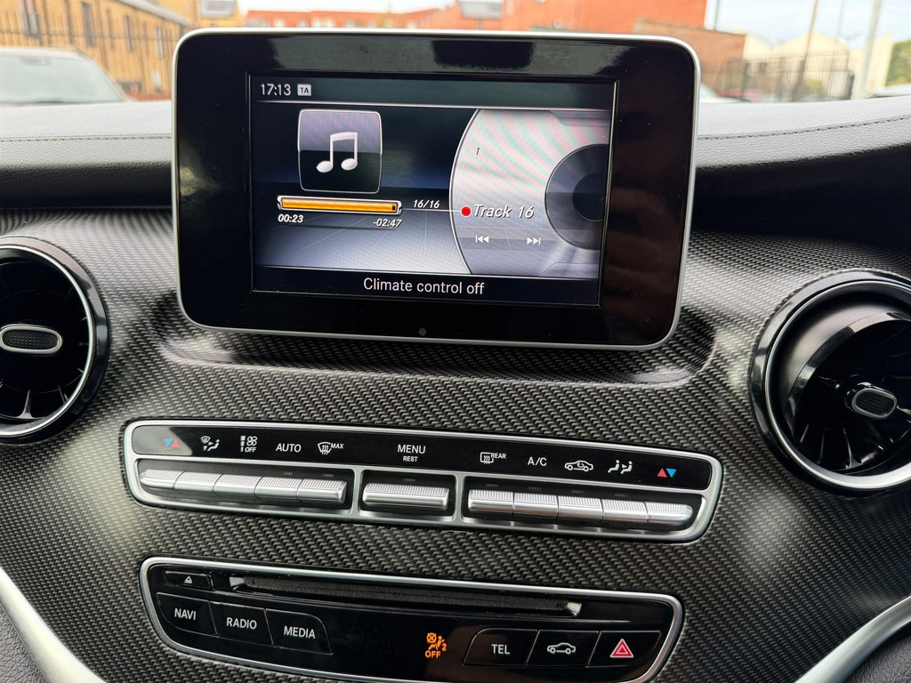 Mercedes-Benz V Class V 300 D Amg Black #38