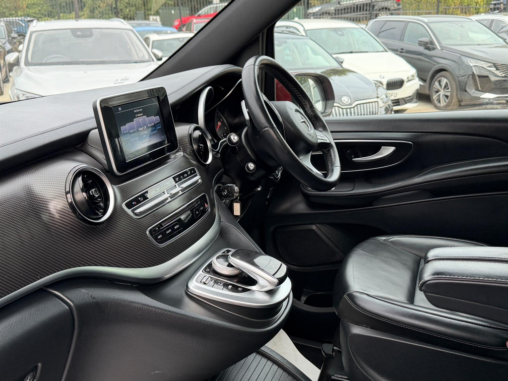 Mercedes-Benz V Class V 300 D Amg Black #10
