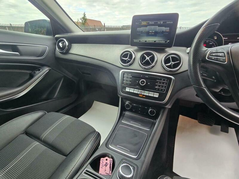 Mercedes-Benz GLA Class Gla 180 Urban Edition Black #16