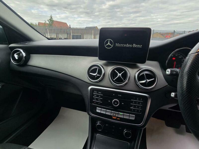 Mercedes-Benz GLA Class Gla 180 Urban Edition Black #15