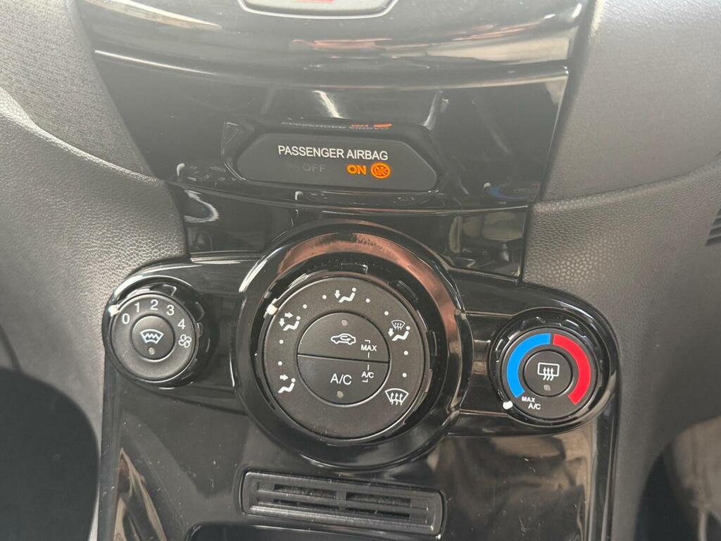 Ford Fiesta 1.0 Titanium Black #24