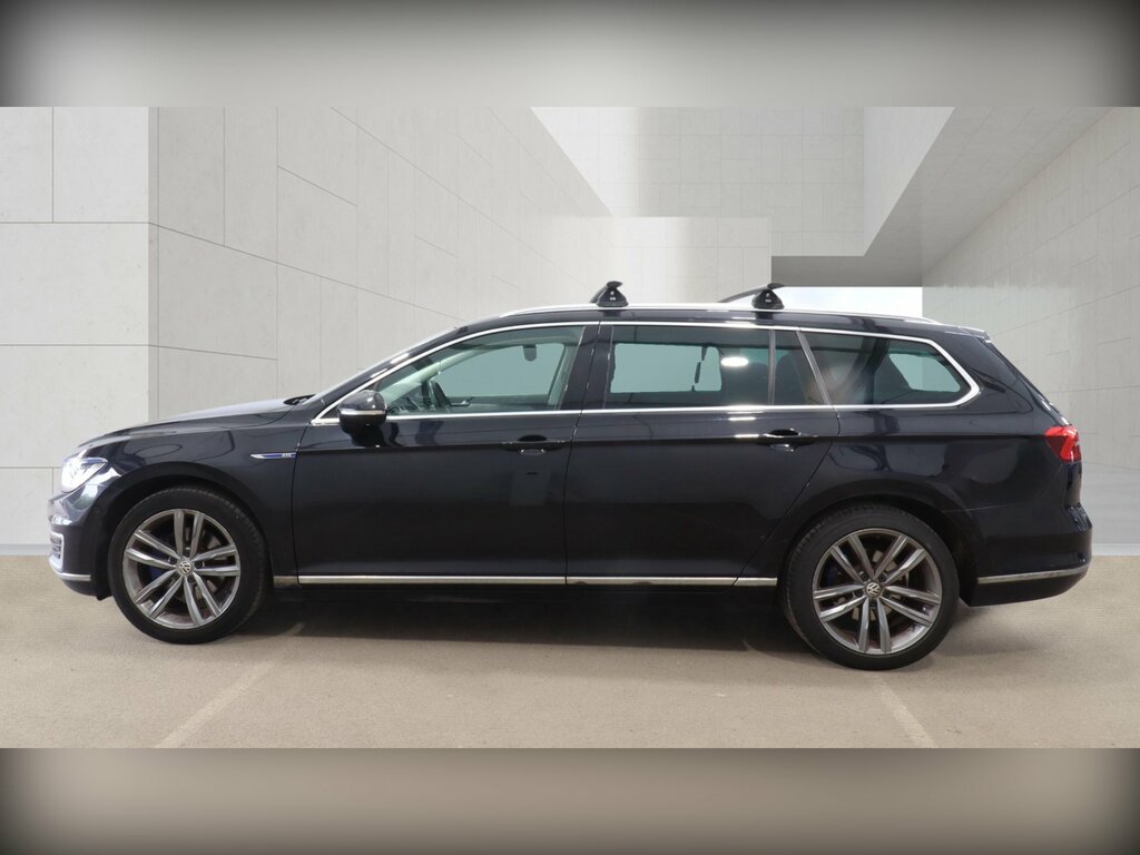 Volkswagen Passat  Black #9