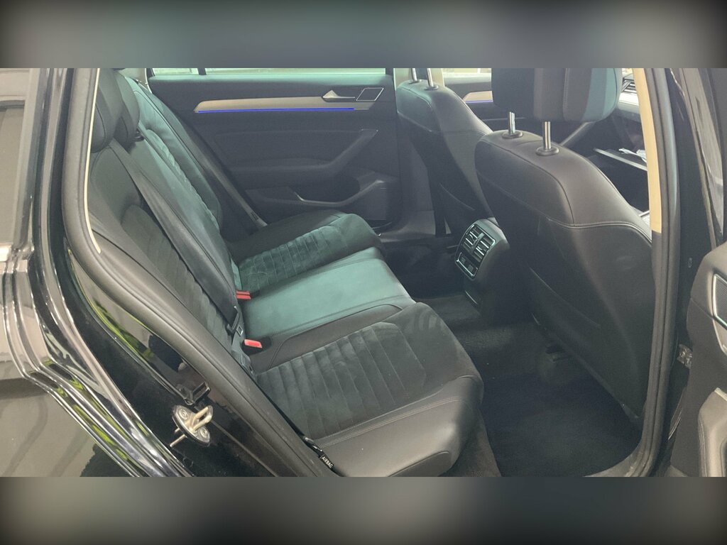 Volkswagen Passat  Black #7