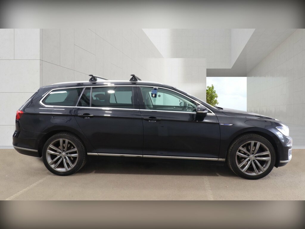 Volkswagen Passat  Black #10