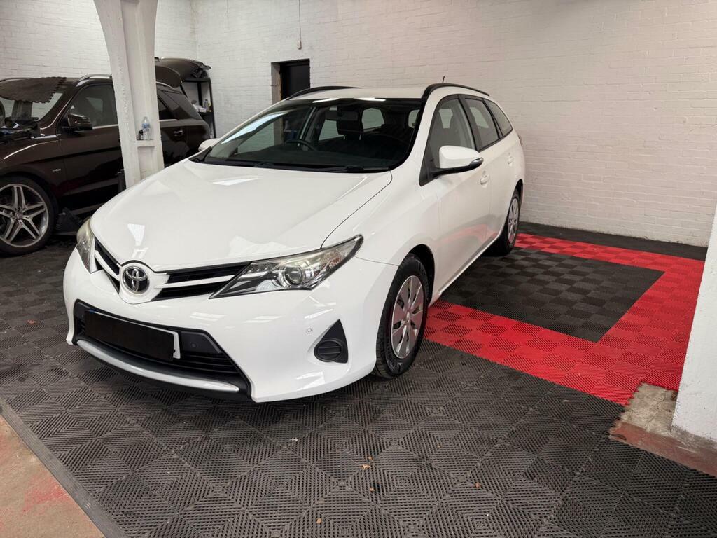 Toyota Auris 1.4 D-4d Active Touring Sports Euro 5 S S White #3