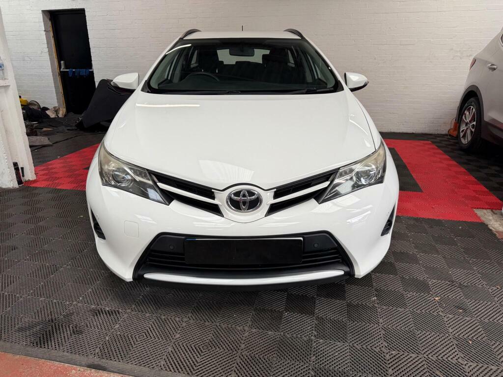 Toyota Auris 1.4 D-4d Active Touring Sports Euro 5 S S White #2