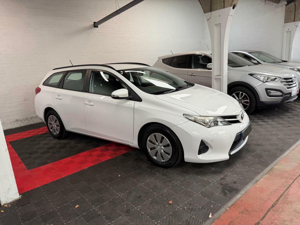Toyota Auris 1.4 D-4d Active Touring Sports Euro 5 S S White #4