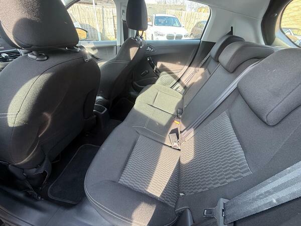 Peugeot 208 1.2 Puretech 82 Active White #18