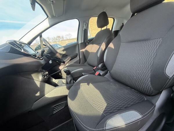 Peugeot 208 1.2 Puretech 82 Active White #14