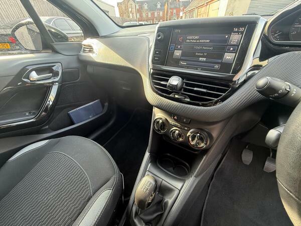 Peugeot 208 1.2 Puretech 82 Active White #12