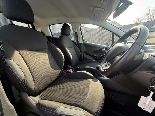 Peugeot 208 1.2 Puretech 82 Active White #11