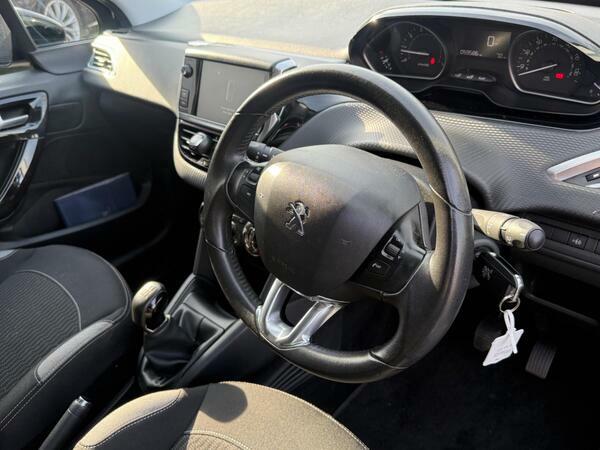 Peugeot 208 1.2 Puretech 82 Active White #10