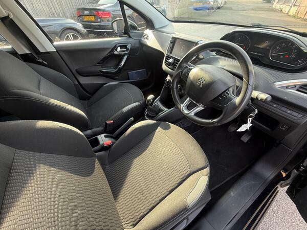 Peugeot 208 1.2 Puretech 82 Active White #9
