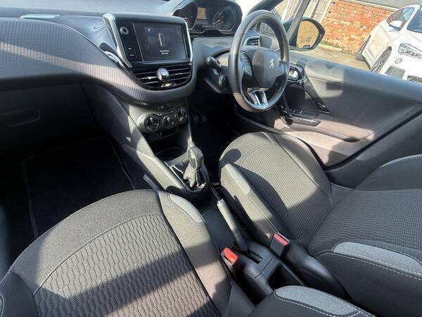 Peugeot 208 1.2 Puretech 82 Active White #16