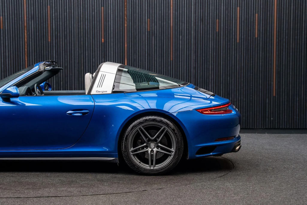 Porsche 911 Automatic Black #18