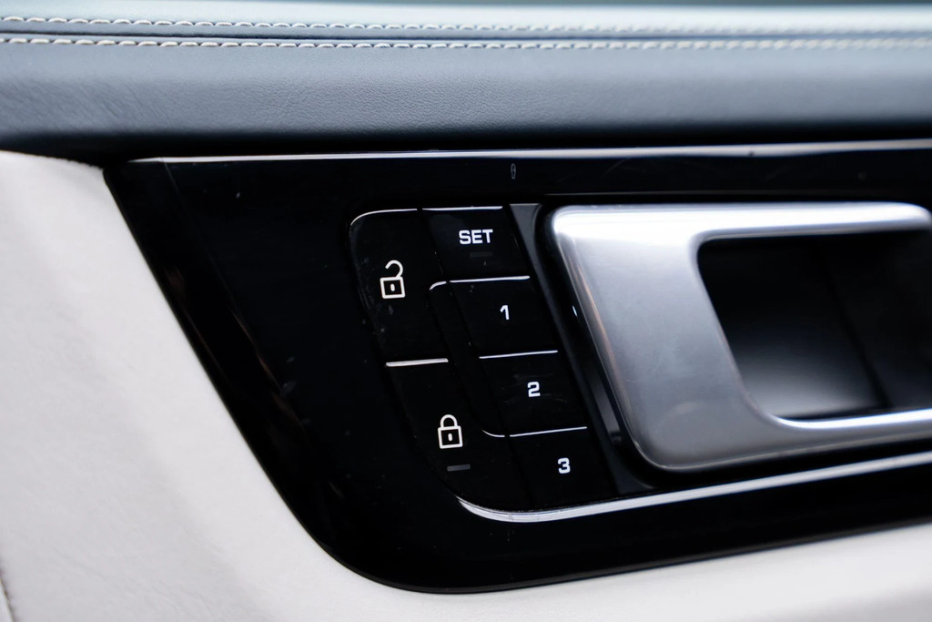 Porsche Cayenne Cayenne T S E-hybrid Grey #27