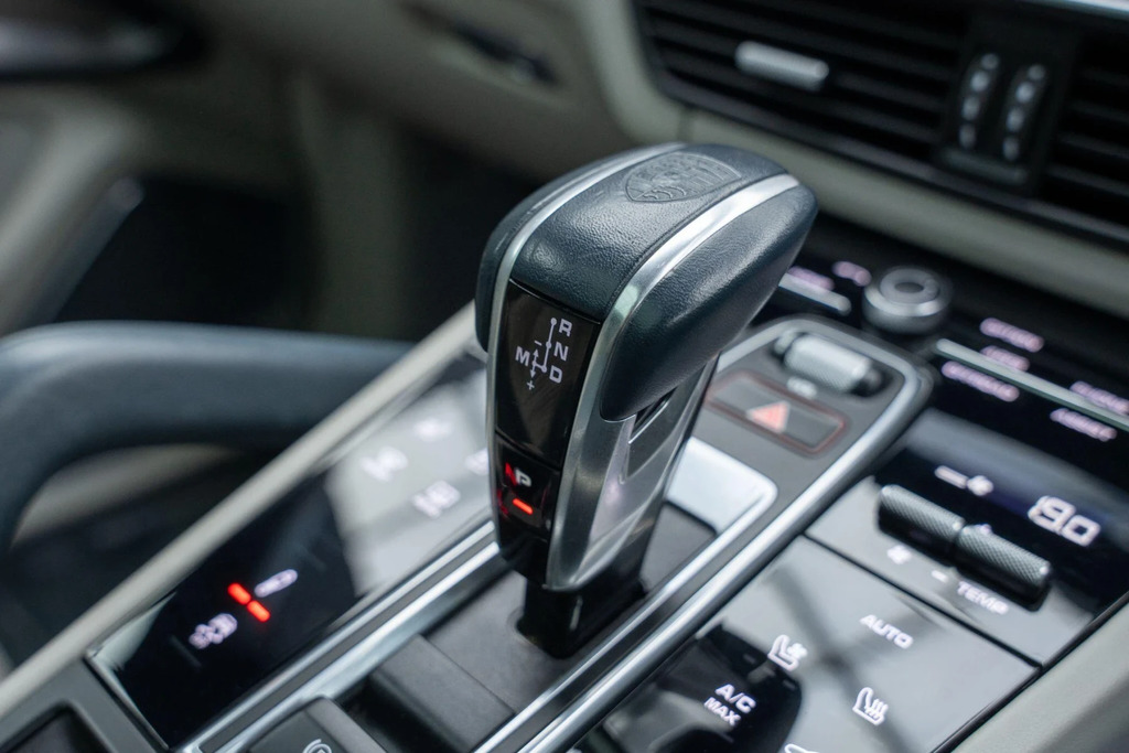 Porsche Cayenne Cayenne T S E-hybrid Grey #40