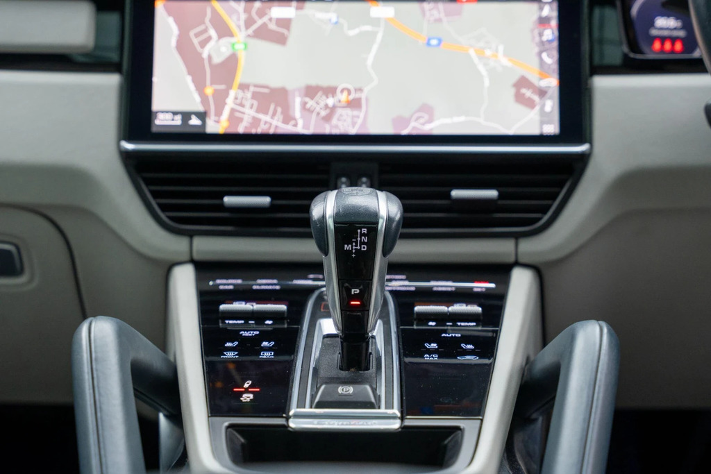 Porsche Cayenne Cayenne T S E-hybrid Grey #50