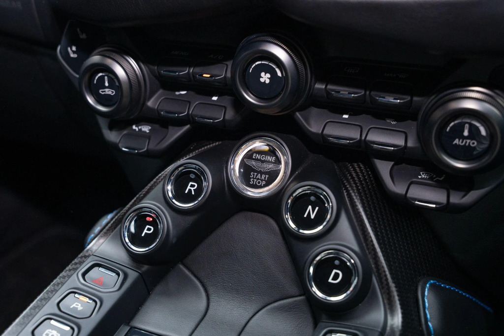 Aston Martin Vantage V8 Black #29