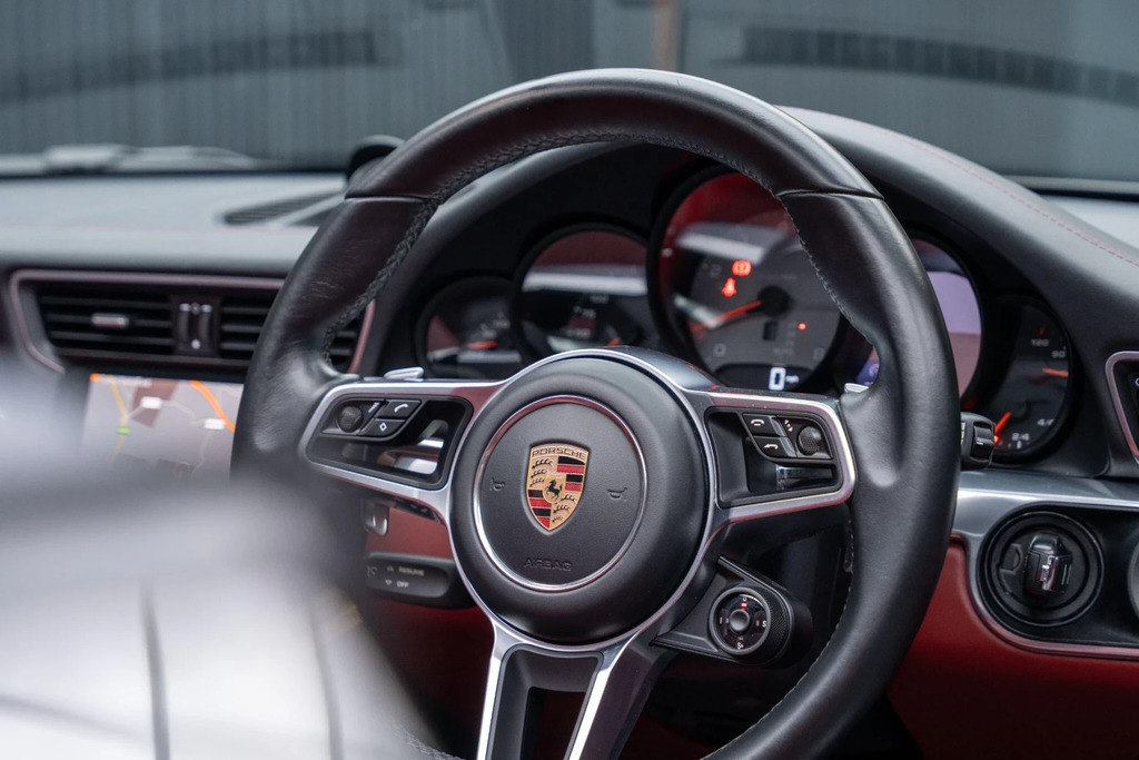 Porsche 911 2017 67 Carrera Red #43
