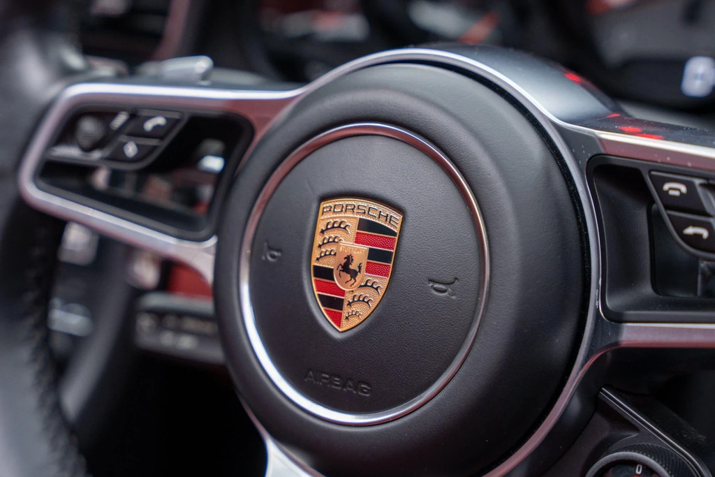 Porsche 911 2017 67 Carrera Red #35